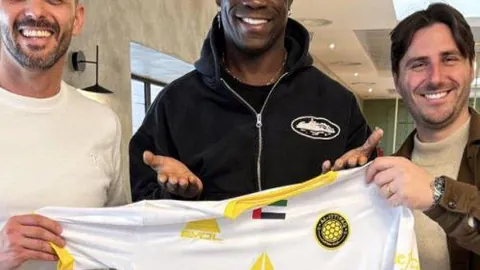 [中超]奥斯卡精准直塞 武磊冲刺破门得分